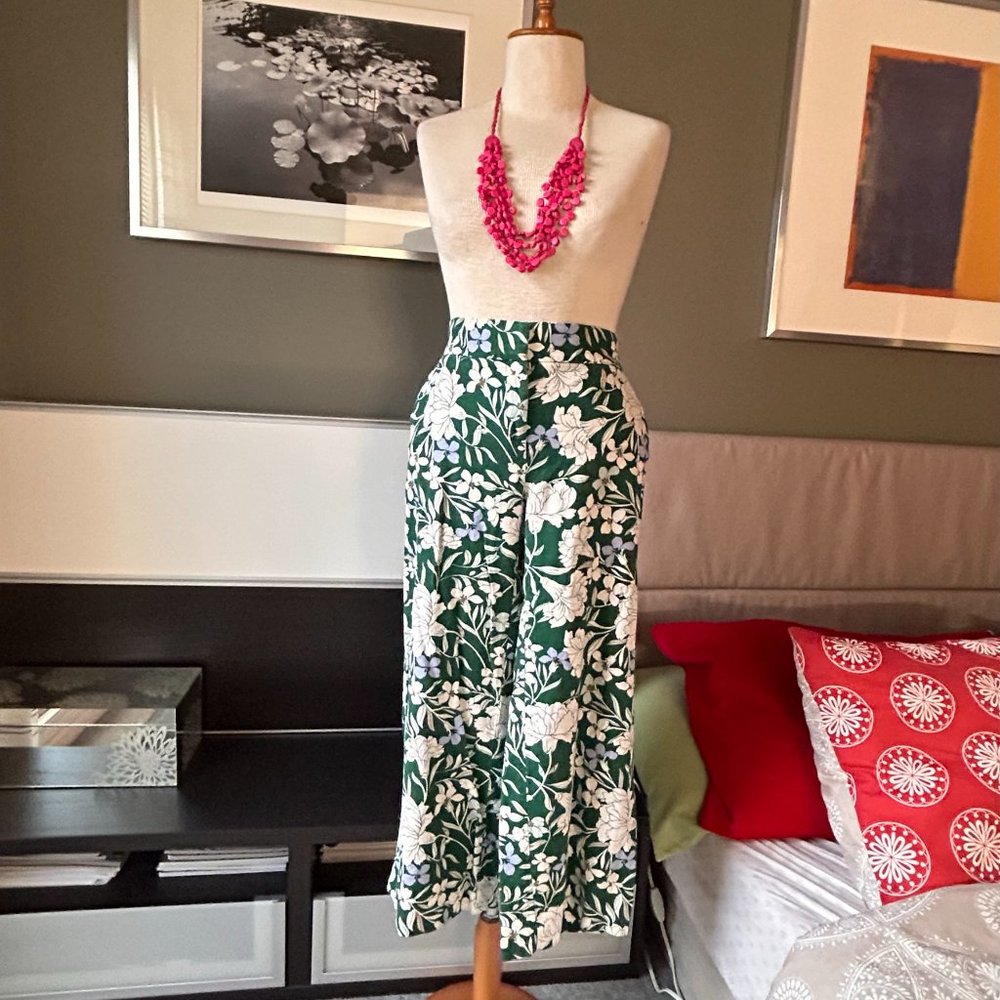 - Ann Taylor Cropped Floral Pants for Spring and Summer US Zero - Q425 - Picture 2 of 7